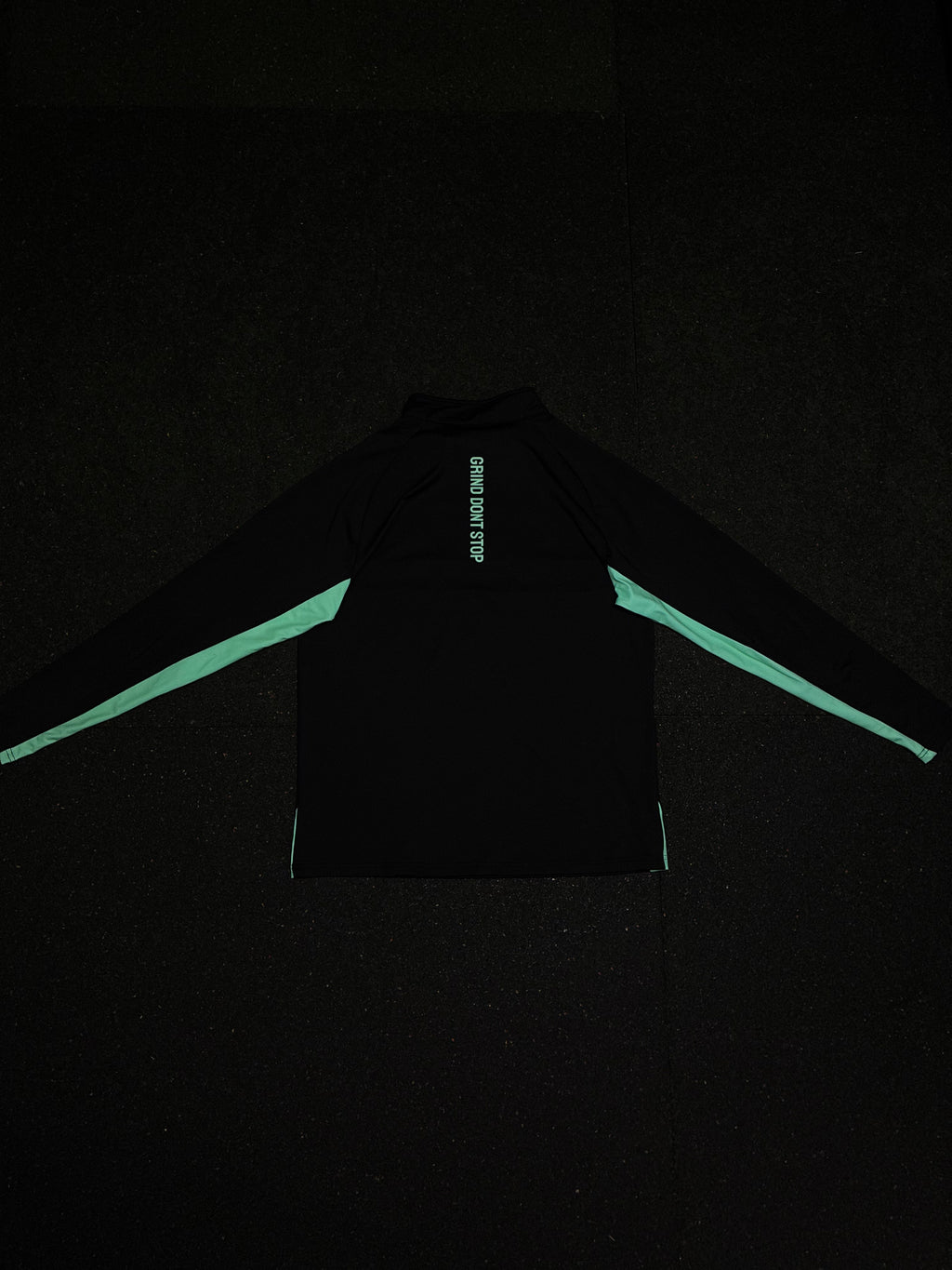 GDS QUARTER ZIP
