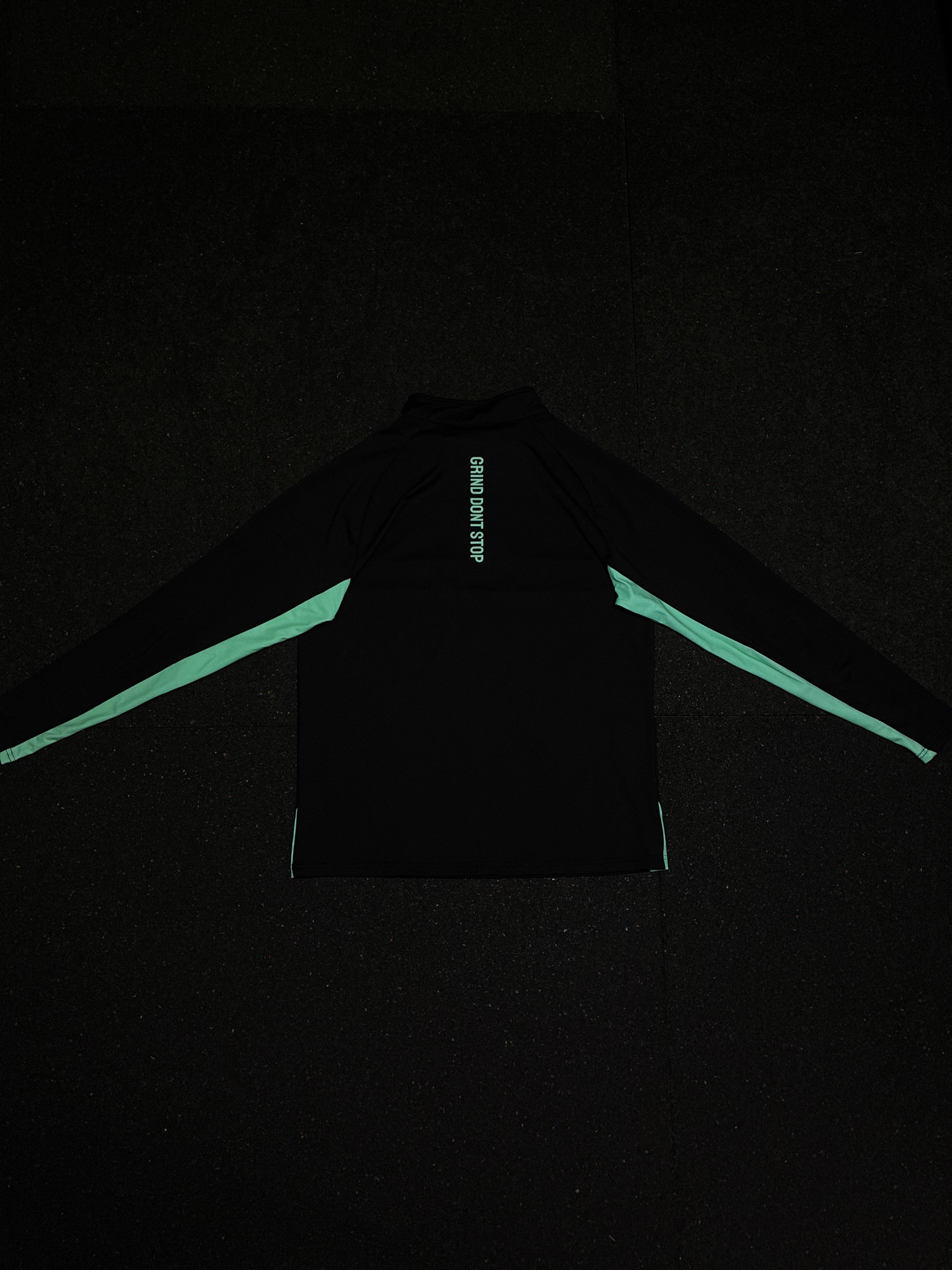 GDS QUARTER ZIP